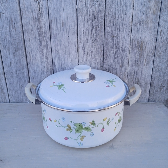 Vintage 80's Enamel Ware Strawberries Set Of 2 Pots With Lids Stockpot/Sauce I - Picture 4 of 10